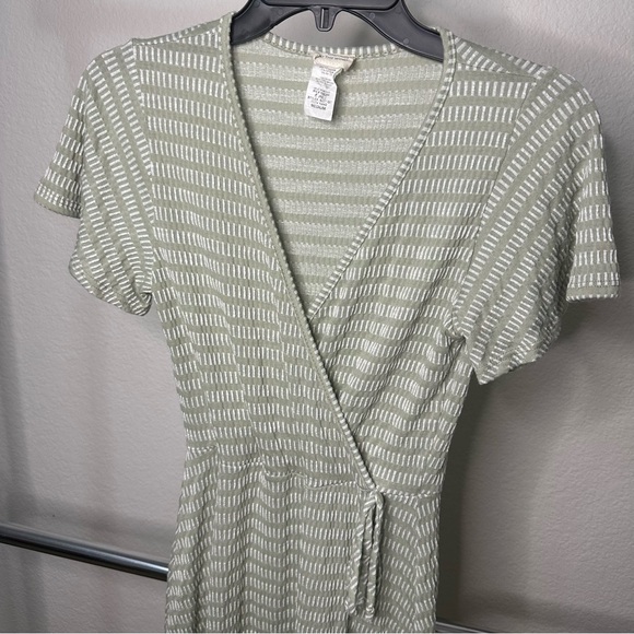 Caution with the Wind dress size medium - Picture 2 of 2